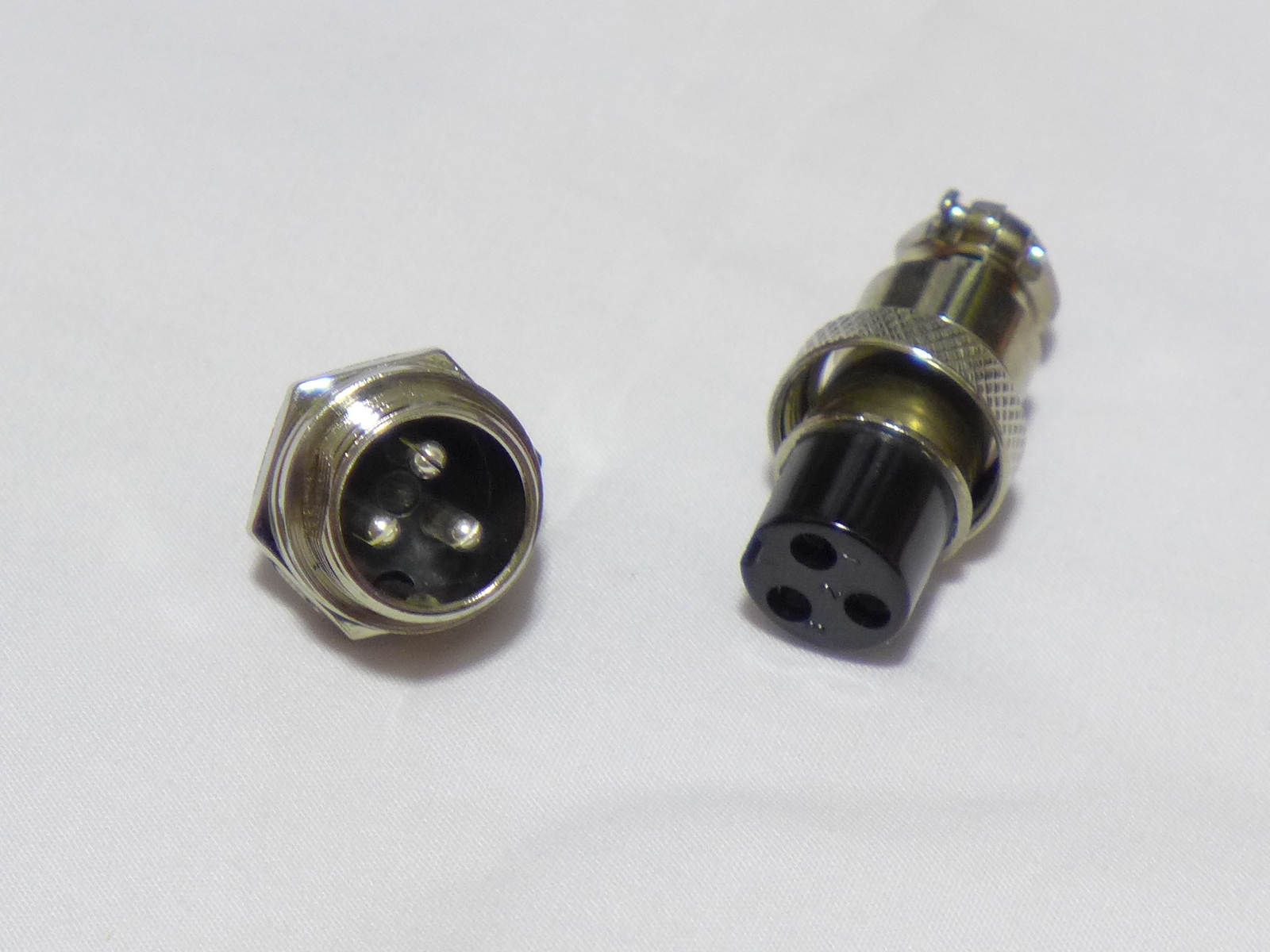 3 pin connector with screw locking system | Unicell