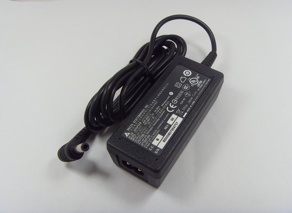 Delta Electronics Inc. 15V 3A Singapore safety mark adapter