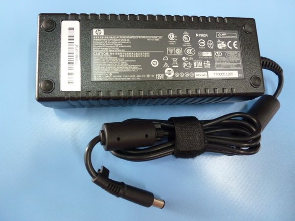 HP HSTNN-LA01 PA-1131-08HC 397747-001 397803-001 19V 7.1A ac adapter