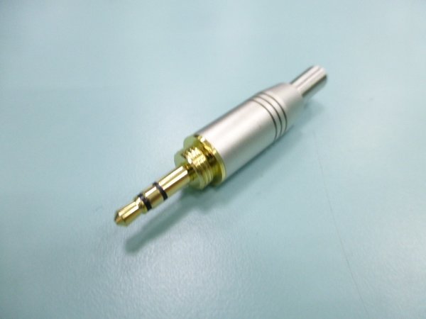 3.5mm audio plug with screw locking system
