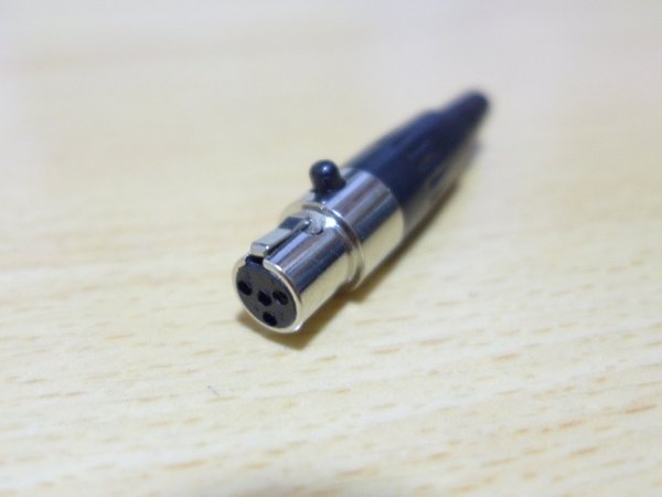 (4 pin mini XLR plug connector )