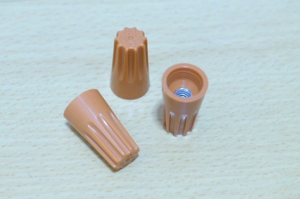 P4 Spring nail type connector lug