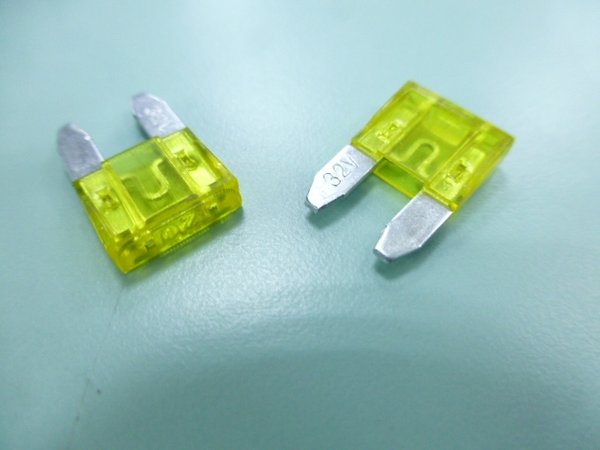 20A Yellow colour mini blade car fuse