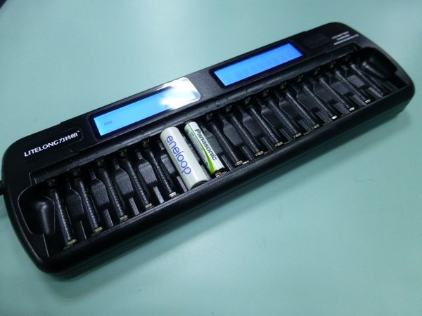 16 channel battery charger with LCD display for AA AAA Ni-MH / Ni-Cd battery