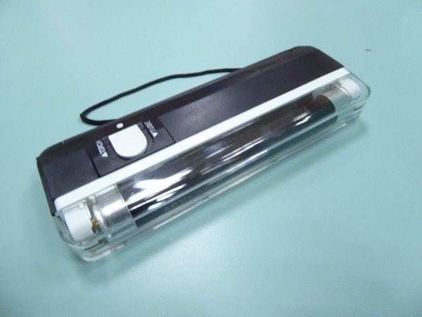 Portable handheld blacklight with UV lamp