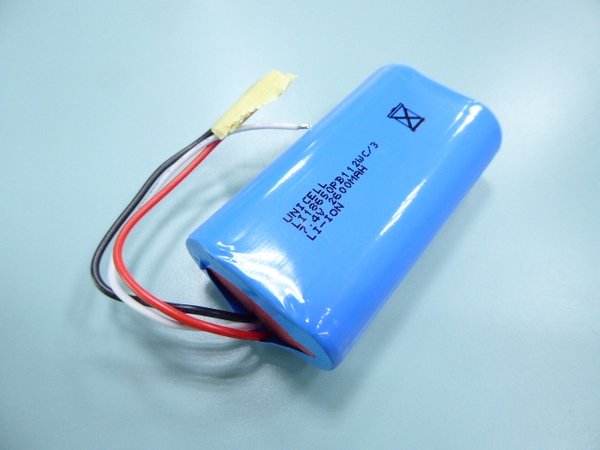 7.4 V 2600mAh 18650 2S1P Li-ion battery with protection pcb and three cable