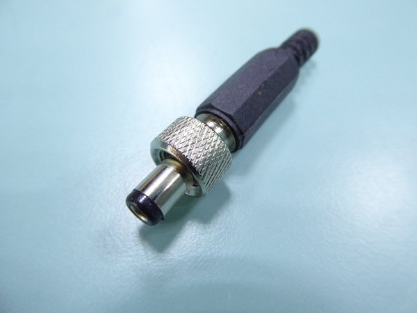 DC power plug 5.5mm x 2.5mm with screw locking system