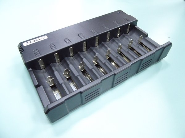 8 x 18650 slots intelligent battery charger