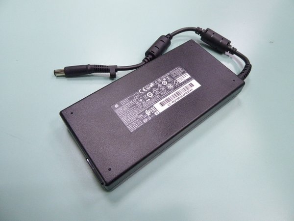 HP 19V 7.7A 645509-002 646212-001 HSTNN-CA27 HSTNN-DA27 737737-001 737757-001 849652-002 AC adapter