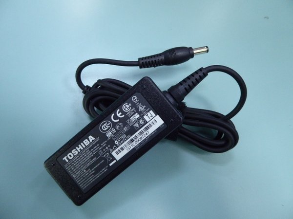 Original Toshiba 19V 1.58A ac adapter for Toshiba PA-1300-03 PA3743U-1ACA laptop